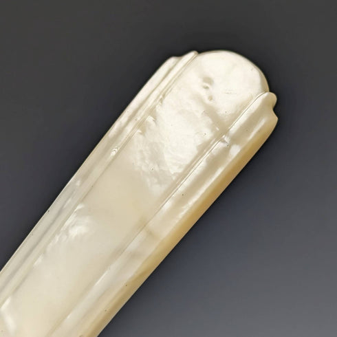 1870 年左右英國古董白色珍珠貝柄甜品餐具 8 對套裝木盒裝